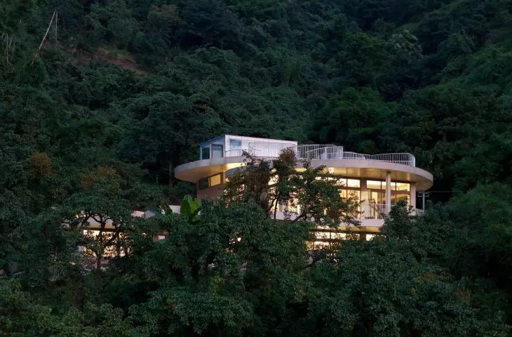 Buzzy Sunny Feixue Pavilion, Lihua
