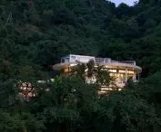 Buzzy Sunny Feixue Pavilion, Lihua