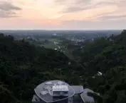 Buzzy Sunny Feixue Pavilion, Lihua