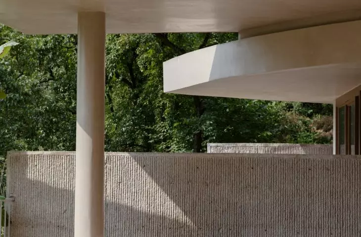 Buzzy Sunny Feixue Pavilion, Lihua