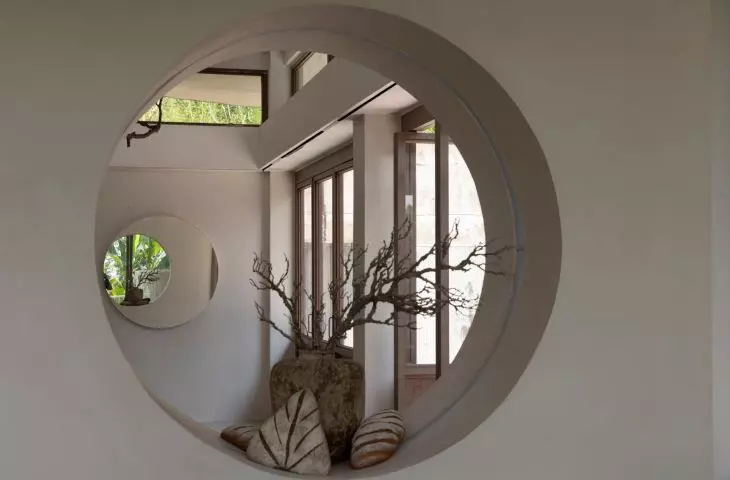 Buzzy Sunny Feixue Pavilion, Lihua
