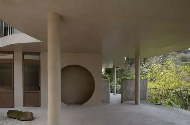 Buzzy Sunny Feixue Pavilion, Lihua