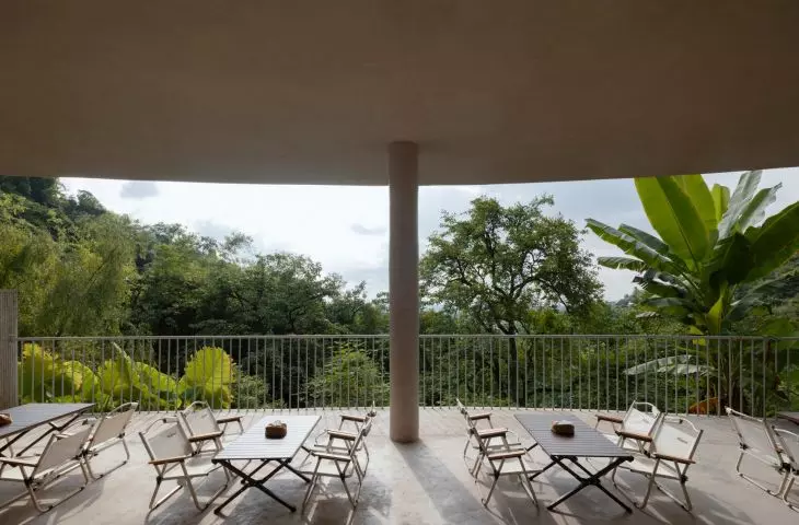 Buzzy Sunny Feixue Pavilion, Lihua