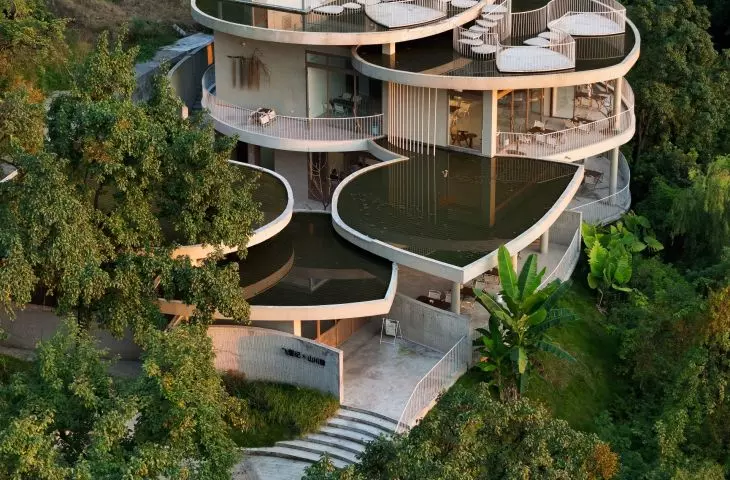 Buzzy Sunny Feixue Pavilion, Lihua