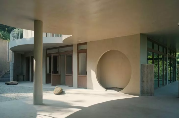 Buzzy Sunny Feixue Pavilion, Lihua