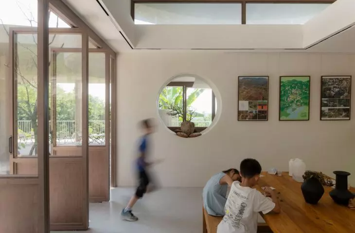 Buzzy Sunny Feixue Pavilion, Lihua