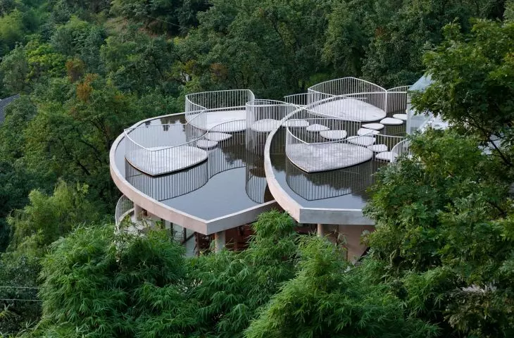 Buzzy Sunny Feixue Pavilion, Lihua