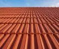 Red ceramic roof tiles are not a relic of the past, but a powerful tool in the hands of a discerning designer. Their strength lies in the authenticity of the material and the versatility of their color