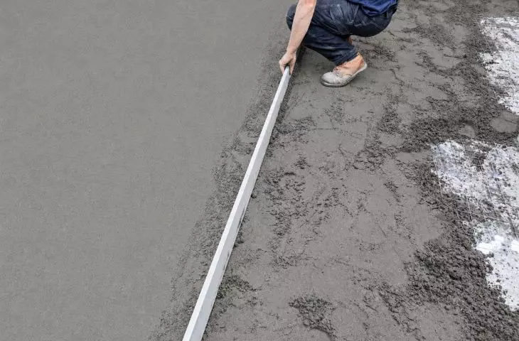 Easy application and convenient troweling make working with the iX CPP20 faster, more efficient, and less taxing for the contractor