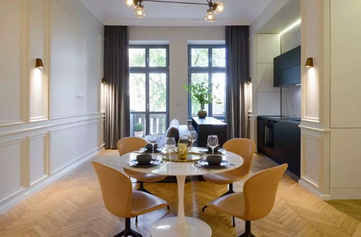 Living room with kitchen and exit to balcony