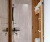 A view of the bathroom 