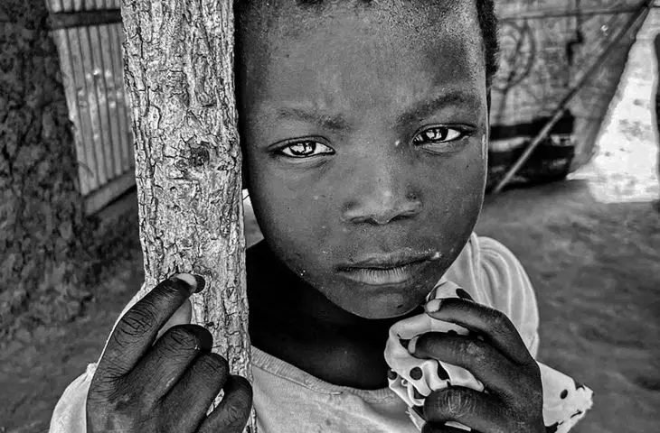 dzieci z Mozambiku w obozie dla uchodźców