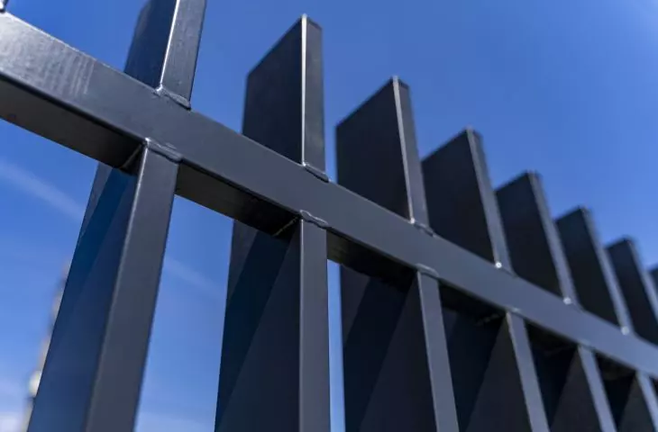 VERTICALE - novelty among palisade fences