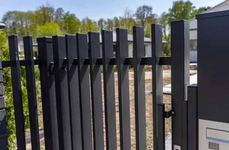 VERTICALE - novelty among palisade fences