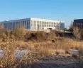 pośrodku budynek Wydziałów: Architektury i Inżynierii Środowiska Politechniki Poznańskiej (2020), po prawej nowy rektorat (2025)