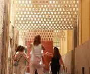 instalacja „Los Sábados” na festiwalu Concéntrico w Logroño w Hiszpanii