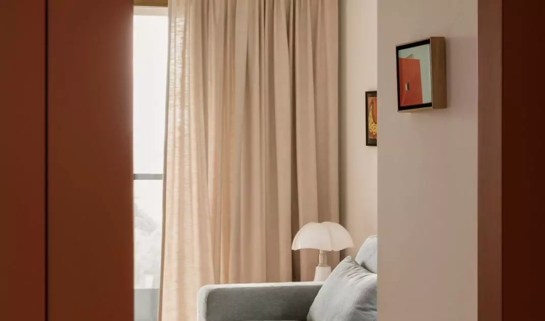 Viewed from the hallway, the living room shows that bold colors are used sparingly here, but very deliberately