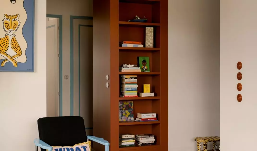 Warm wood, soft fabrics, and graphic details make the interior bold yet very cozy
