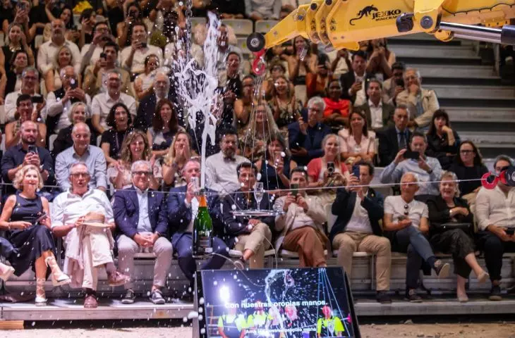 Instead of making a toast, Cava caused some local rainfall