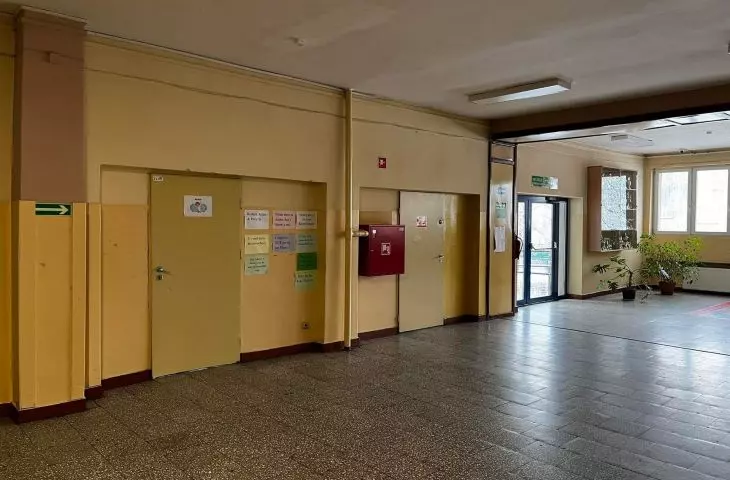 korytarz szkolny