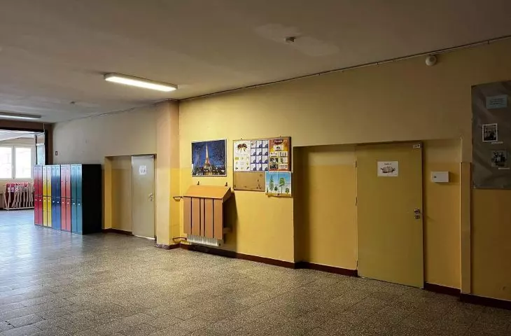 korytarz szkolny