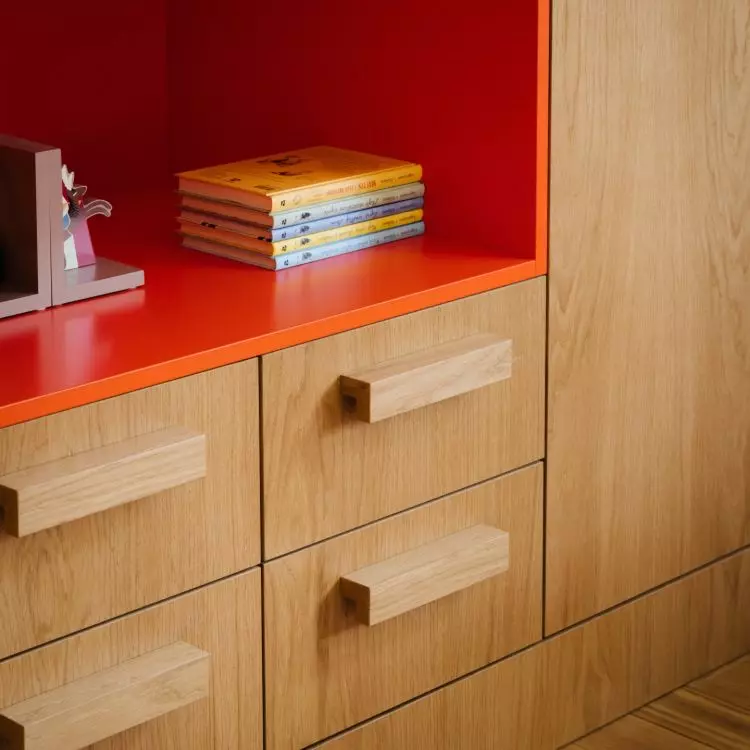 This detail of the interior design shows how color can break up a large wooden surface and give it a sense of lightness