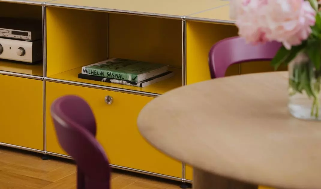 In the living area, color is used boldly but with finesse—yellow, plum, and wood come together to create a warm, homey atmosphere