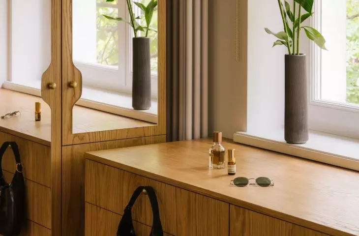 In the private area of the apartment, wood plays a major role