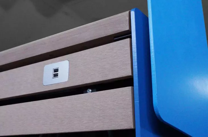 Meble miejskie z technologią smart z kolekcji FIN