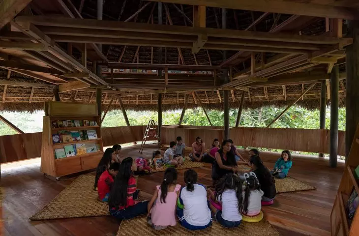 Biblioteca Comunitaria Yuyarina Pacha w Huaticocha