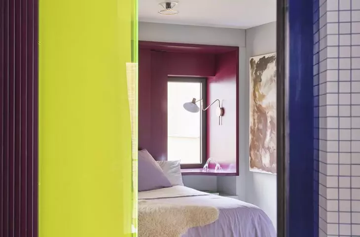The neon acrylic frames the view of the bedroom and connects the most expressive parts of the apartment
