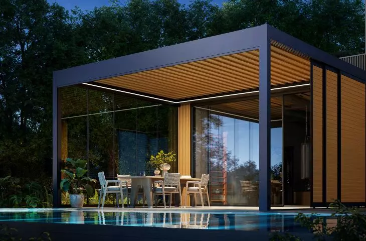 Shutters w ofercie Aluprof Sun Shading Solutions – nowe panele przesuwne do zabudowy bocznej pergoli