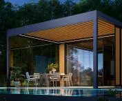 Shutters w ofercie Aluprof Sun Shading Solutions – nowe panele przesuwne do zabudowy bocznej pergoli