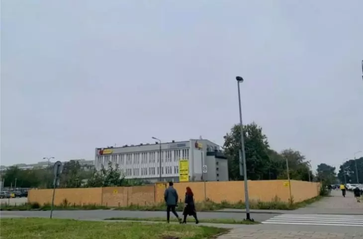 A 99-meter-tall building is being constructed on Lecha Kaczyńskiego Street in Gdańsk's Przymorze district