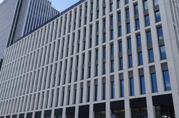 Hotel w centrum Łodzi autorstwa pracowni HRC Architekci. 