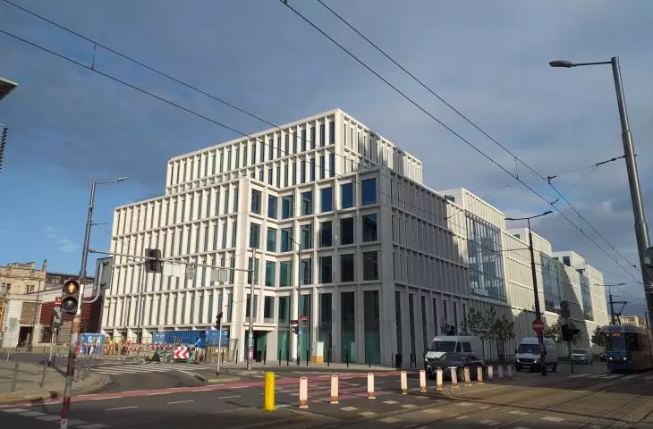 Budynek biurowy przy Nowym Targu we Wrocławiu (proj. Maćków Pracownia Projektowa). 