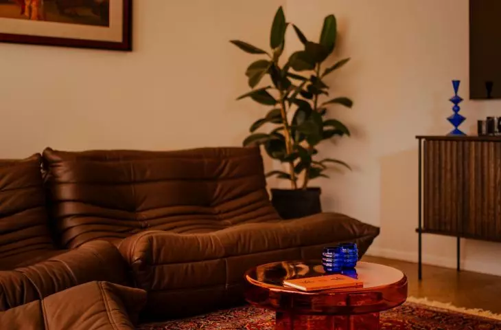 The living area was designed as a cozy, elegant space featuring bold colors and striking details