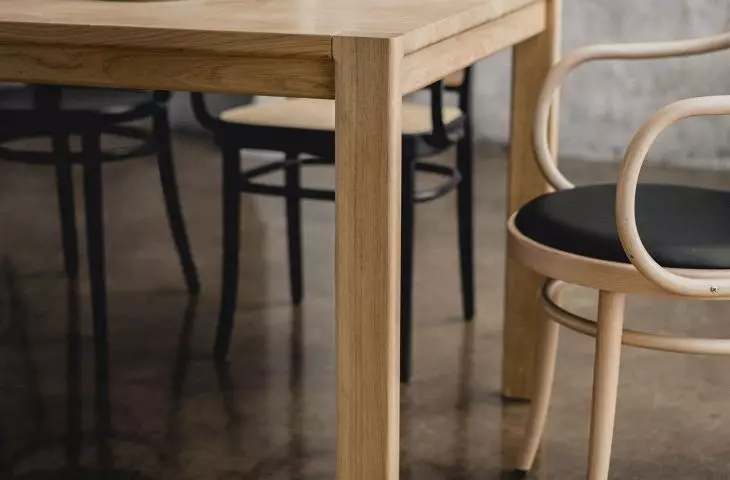 MUSE oak table