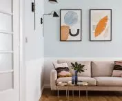 Soft colors of accessories harmonize with the brightness of the interior