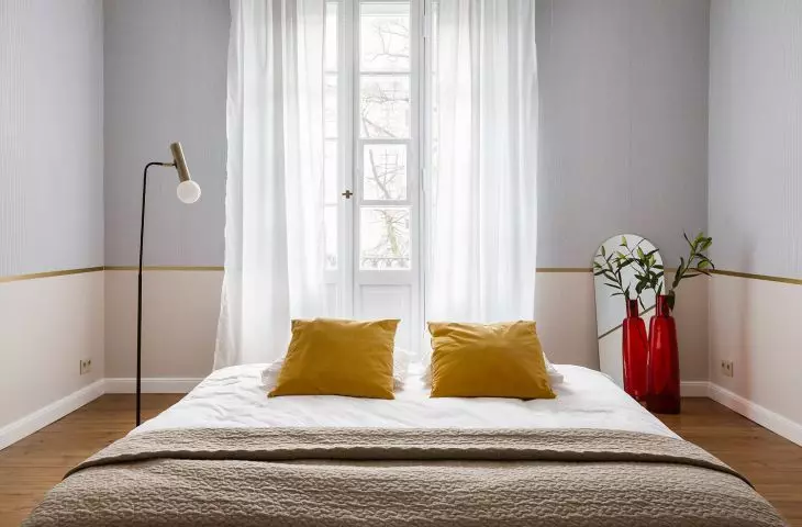 Blue and white bedroom with colorful accents 