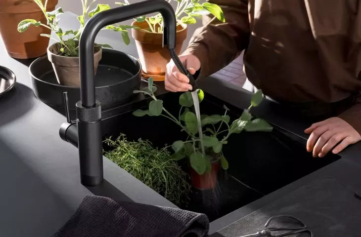 Kran Quooker Flex Square Black