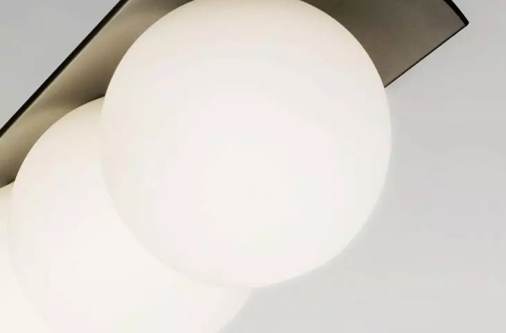 Motyw kuli — lampa MODERN BALL powstała we współpracy AQForm z biurem projektowym DECHEM