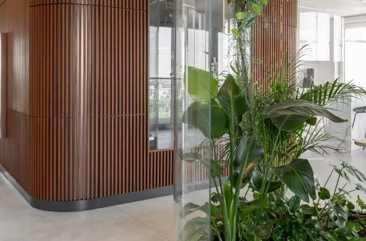 An apartment with a palm house in Warsaw, designed by AMJ Studio