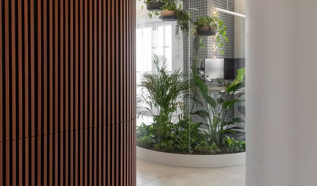 Apartament z palmiarnią w Warszawie projektu AMJ studio