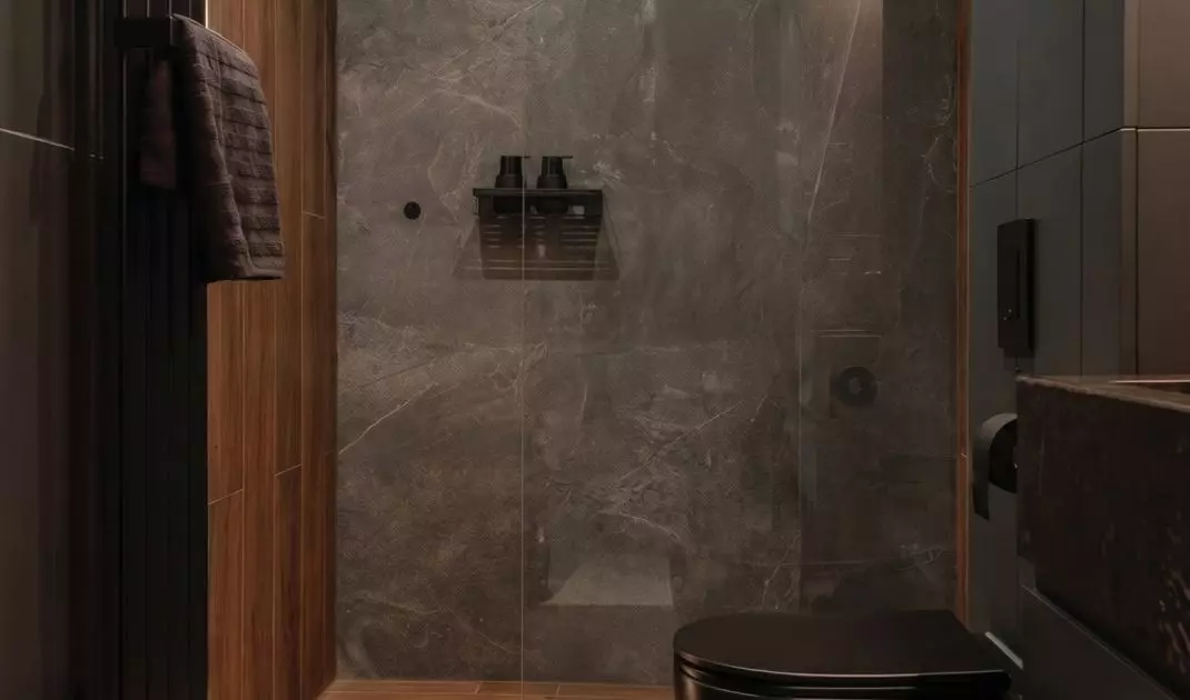 Ciemna łazienka kontrastuje z jasnymi strefami apartamentu