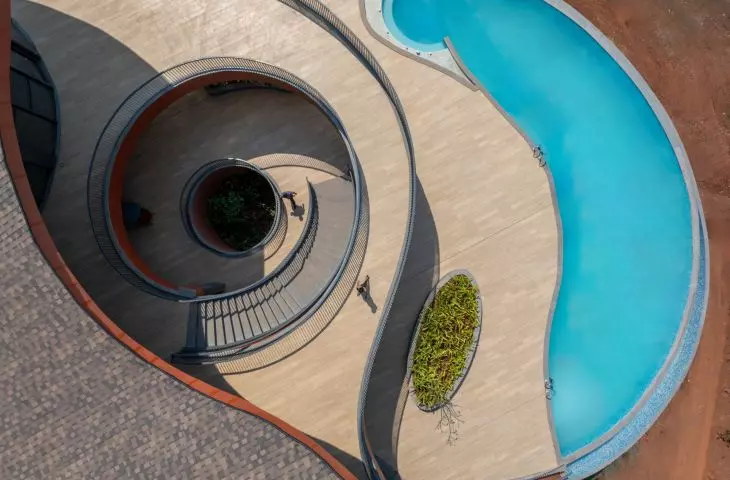 Crest Nine w Anjarle projektu Sanjay Puri Architects