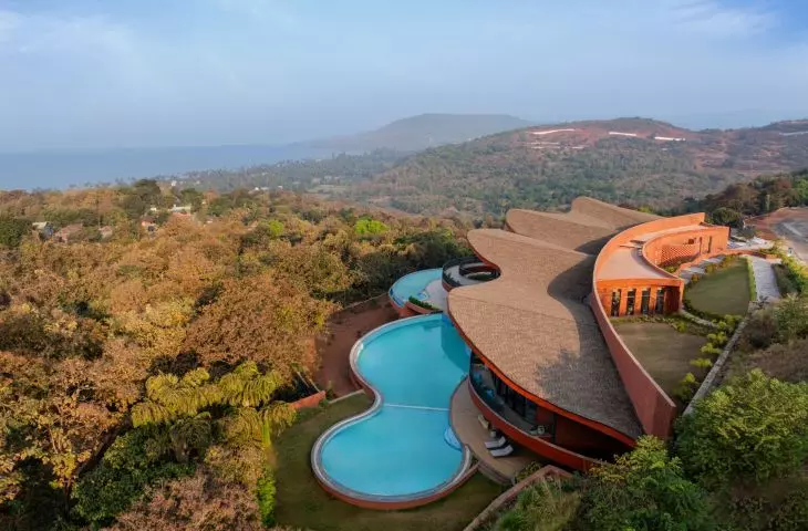 Crest Nine w Anjarle projektu Sanjay Puri Architects