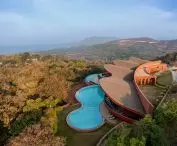 Crest Nine w Anjarle projektu Sanjay Puri Architects