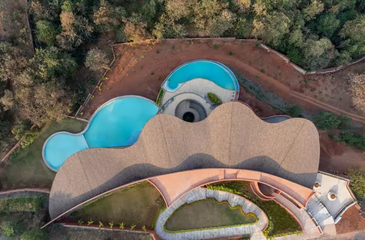Crest Nine w Anjarle projektu Sanjay Puri Architects