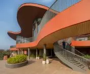 Crest Nine w Anjarle projektu Sanjay Puri Architects